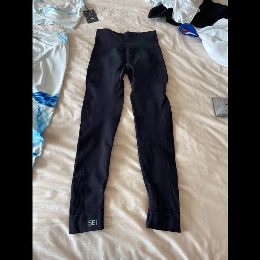 BRAND NEW SET ACTIVE LEGGINGS